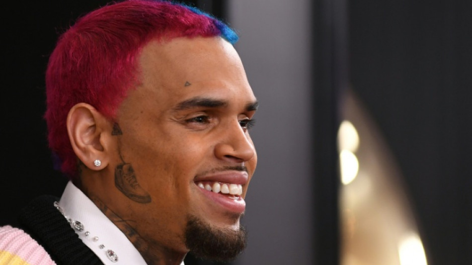 Cantor Chris Brown &eacute; detido por suposta agress&atilde;o em boate