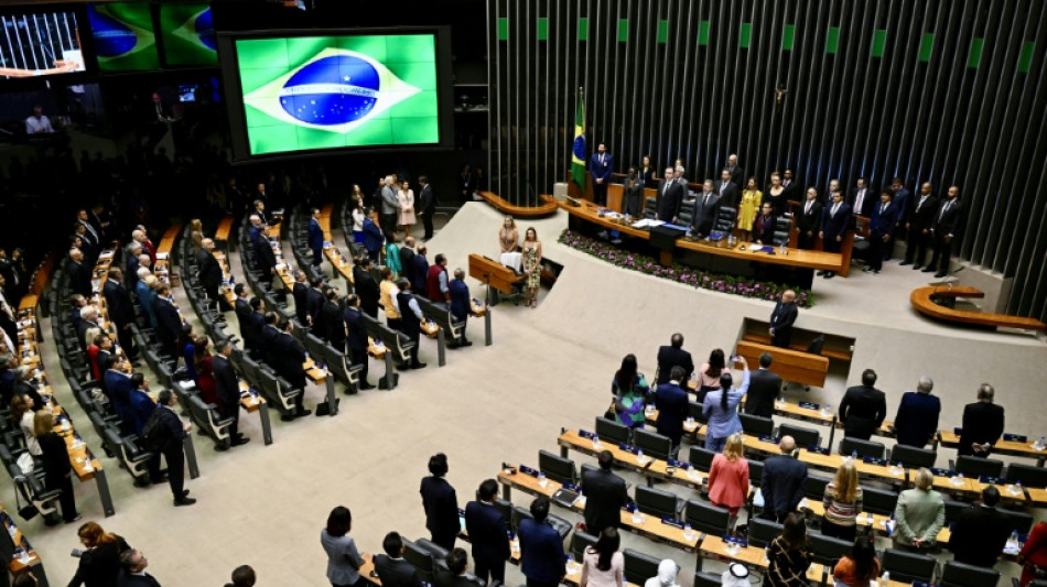 C&acirc;mara aprova urg&ecirc;ncia para projeto de anistia que pode incluir Bolsonaro