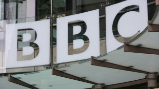 La BBC se d&eacute;fend face aux accusations contre un pr&eacute;sentateur vedette