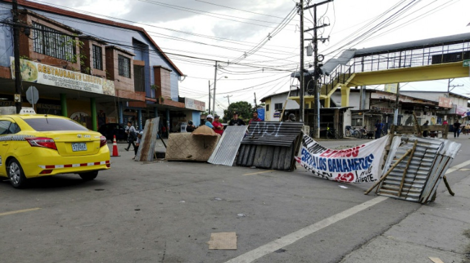 Parlamento de Panamá restituye beneficios a trabajadores de bananera de EEUU