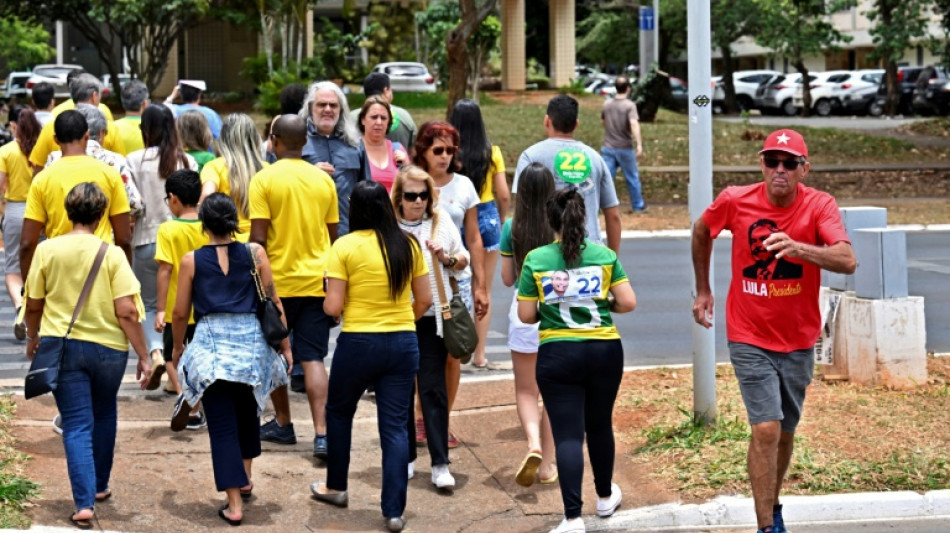 Le Br&eacute;sil vote, Lula comme Bolsonaro confiants de l'emporter
