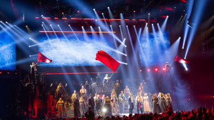 Battaglia e speranza incoronano Les Misérables in versione Arena