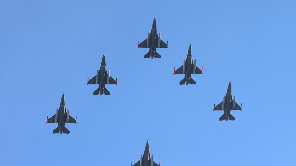 La Turchia schiera sei caccia F-16 e difesa aerea a Cipro Nord