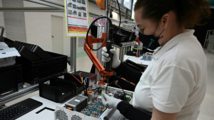 Espa&ntilde;a abusa menos de los contratos precarios