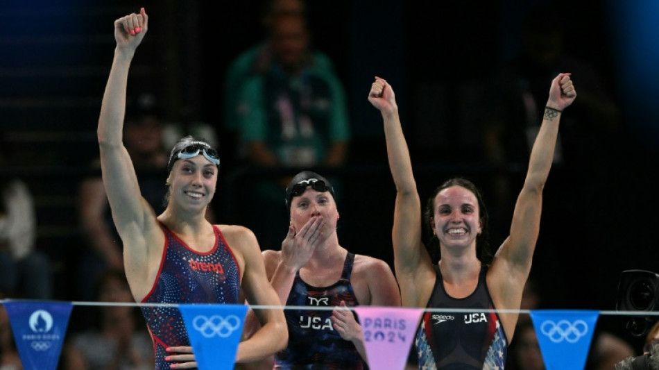 EUA leva ouro no revezamento 4x100m medley feminino com recorde mundial