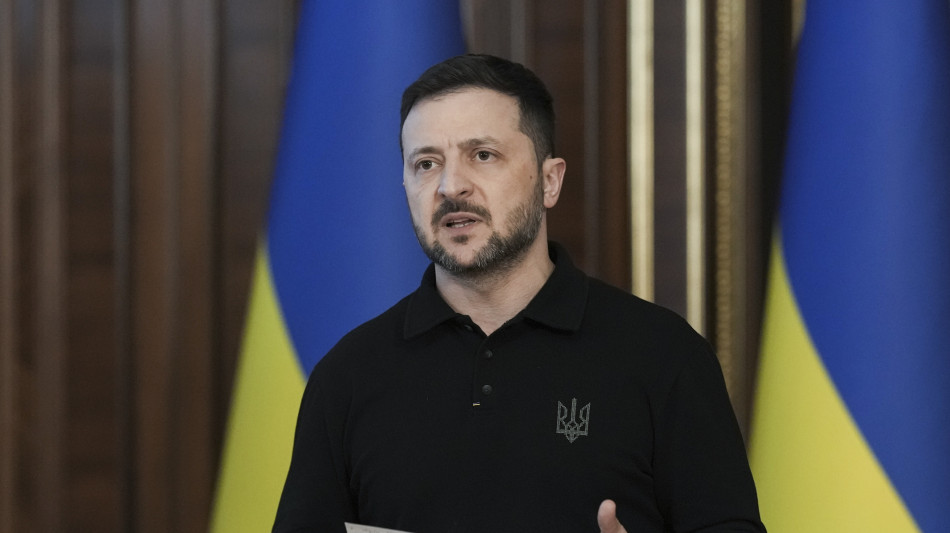 Zelensky, Mosca ha violato la tregua più di 2.000 volte