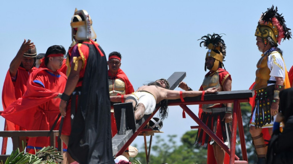 Aux Philippines, derni&egrave;re crucifixion pour le "J&eacute;sus" attitr&eacute; du Vendredi saint