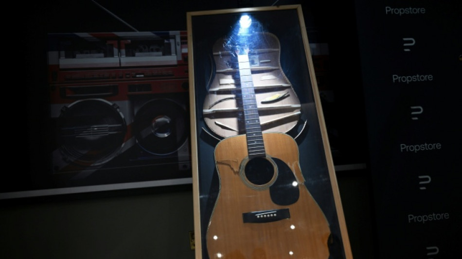 Oasis guitars among music memorabilia worth £3 mn at UK auction