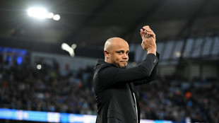 Kompany renova at&eacute; 2028 como treinador do Burnley