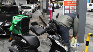 Francia anuncia una nueva requisa de personal ante la continuidad de la huelga en las refiner&iacute;as