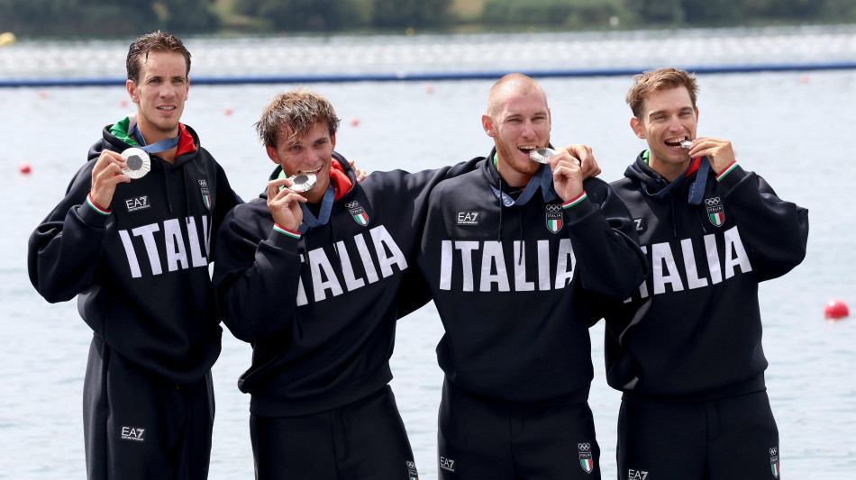 Parigi: 4 di coppia &egrave; remo d'argento, 'dedica speciale'