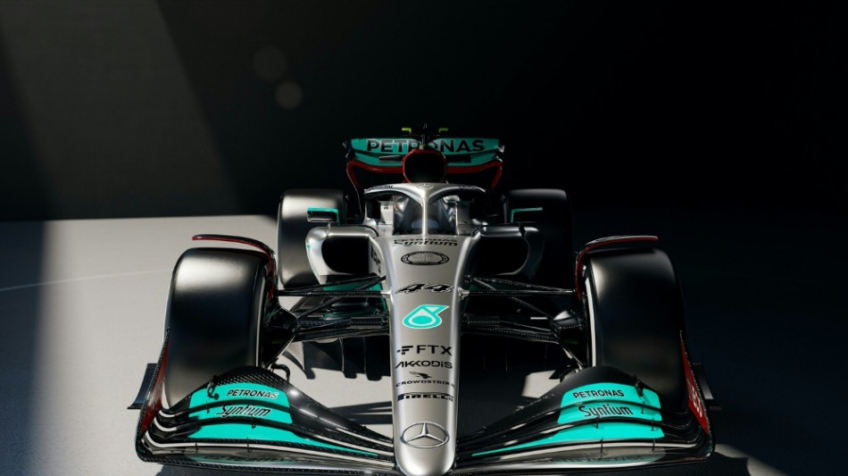 "Nie gesagt, dass ich aufh&ouml;re": Hamilton ist zur&uuml;ck im silbernen Mercedes