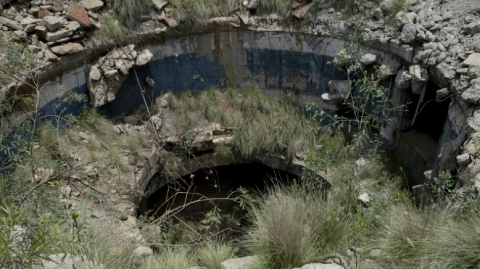 Buscan al sospechoso de explotar la mina ilegal donde murieron 87 personas en Sud&aacute;frica