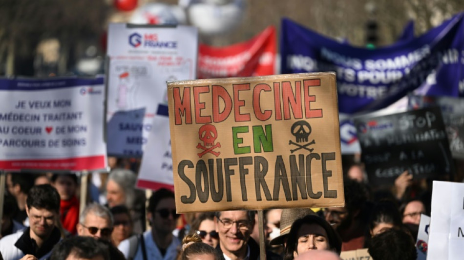 La sant&eacute; lib&eacute;rale descend dans la rue contre les &eacute;conomies impos&eacute;es