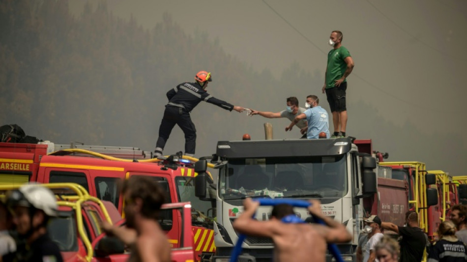 Incendies: pas de propagation dans le Var, m&eacute;gafeu toujours "contenu" en Gironde