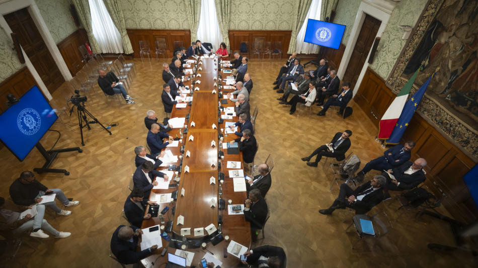 Sindacati, incontro sull'ex Ilva a p.Chigi spostato a marted&igrave; 27