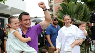 Pr&eacute;sidentielle en Equateur: Noboa d&eacute;clar&eacute; vainqueur, sa rivale conteste les r&eacute;sultats