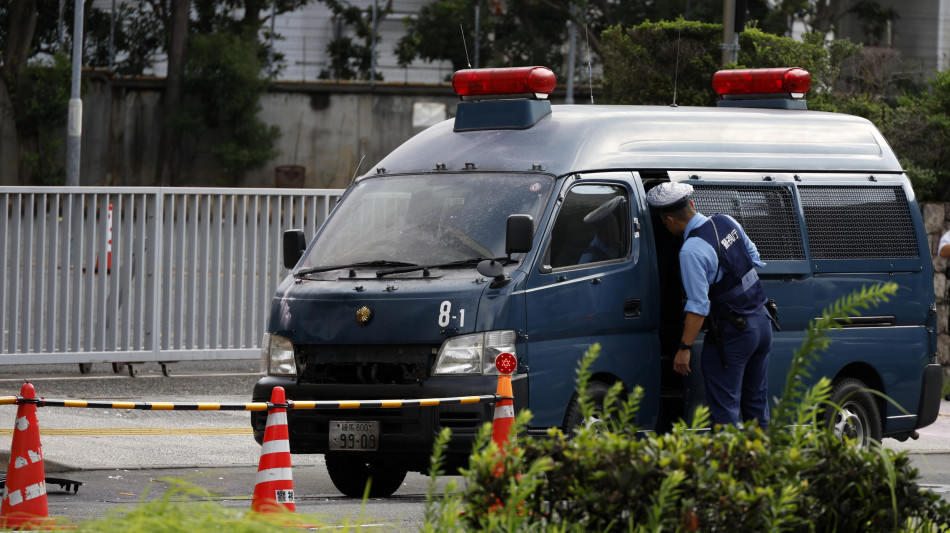Auto su un gruppo di bambini a Osaka, un uomo arrestato