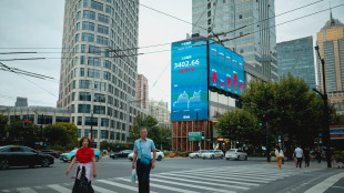 Borsa: Hong Kong negativa, apre a -0,69%