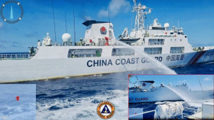 Tens&otilde;es no mar da China meridional por antigo navio de guerra filipino