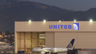 Un avi&oacute;n de United Airlines pierde una rueda durante el despegue en Los &Aacute;ngeles