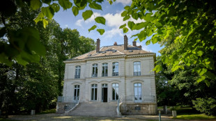 La "villa en dehors de Paris" de Karl Lagerfeld vendue aux enchères notariales