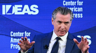 Hallan un cad&aacute;ver en una casa destruida por un fuerte incendio en California