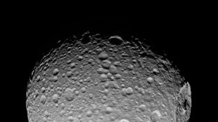 Bienvenue sur Mimas, lune glac&eacute;e de Saturne et son oc&eacute;an propice &agrave; la vie