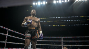 Boxe: Mbilli &eacute;teint Sulecki d&egrave;s le premier round, attend toujours Canelo