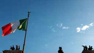 Dos muertos y tres desaparecidos en el incendio de un dep&oacute;sito de carburante en Italia