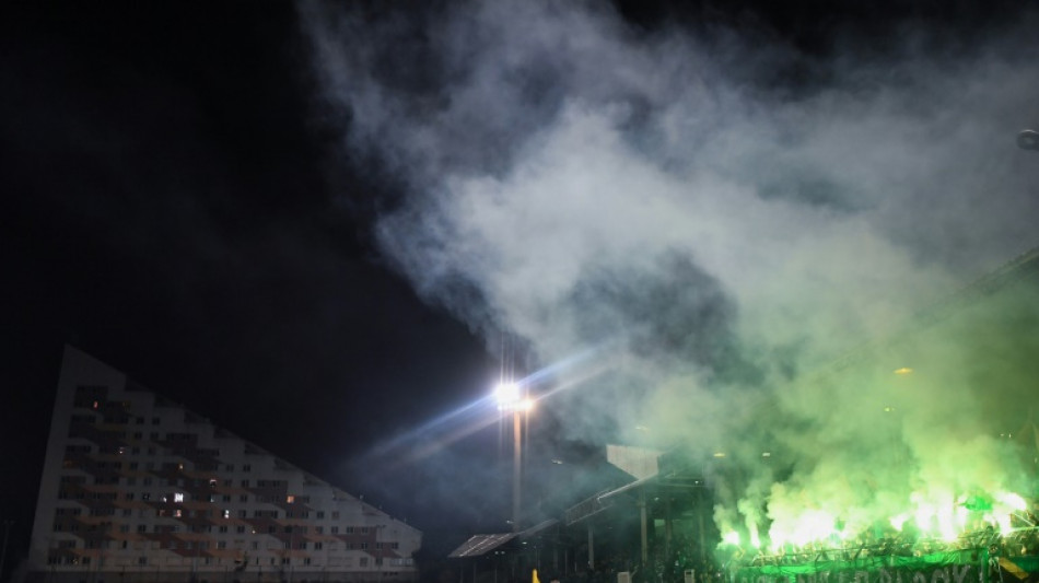 Foot: le match Red Star-S&egrave;te d&eacute;finivement interrompu par des jets de fumig&egrave;nes