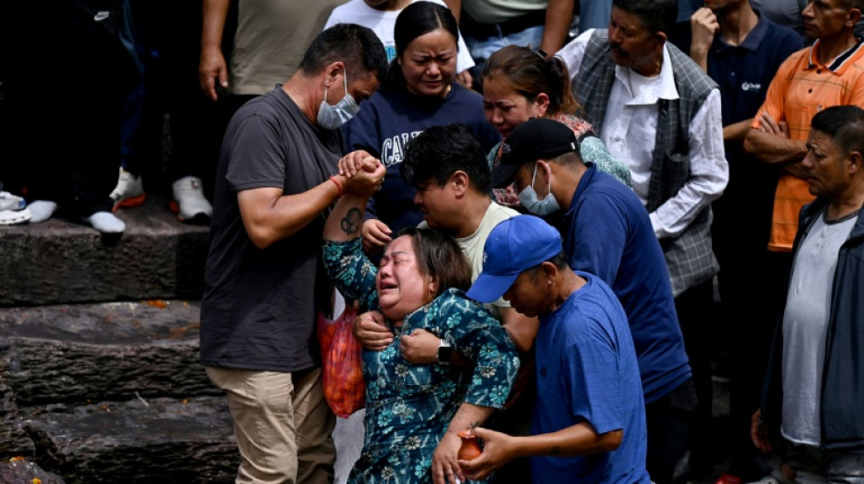 Fam&iacute;lias organizam funerais sem corpos no Nepal uma semana ap&oacute;s avalanche devastadora