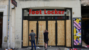 Tr&ecirc;s policiais franceses s&atilde;o denunciados por morte de homem em dist&uacute;rbios