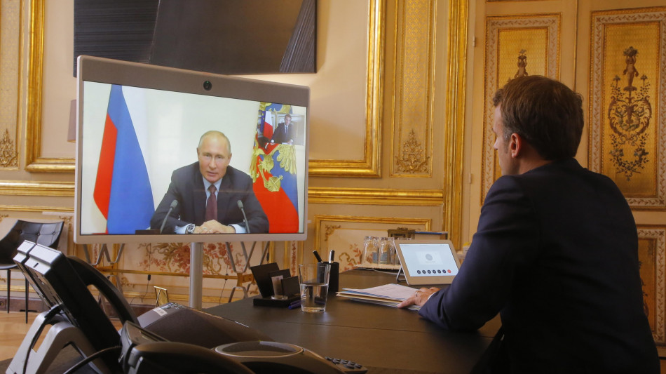 Cremlino, 'Putin ha parlato al telefono con Macron'