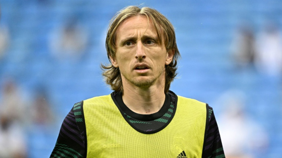 Real Madrid renova com Modric at&eacute; 2024