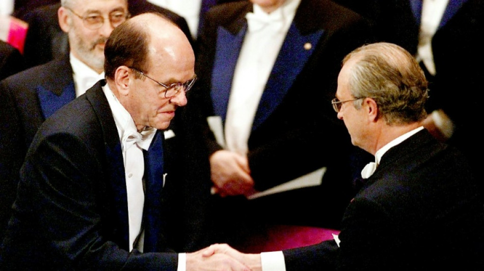 Los cinco cient&iacute;ficos premiados dos veces con un Nobel