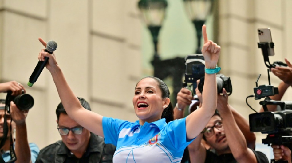 Noboa y González cierran sus campañas presidenciales en un estratégico puerto ecuatoriano