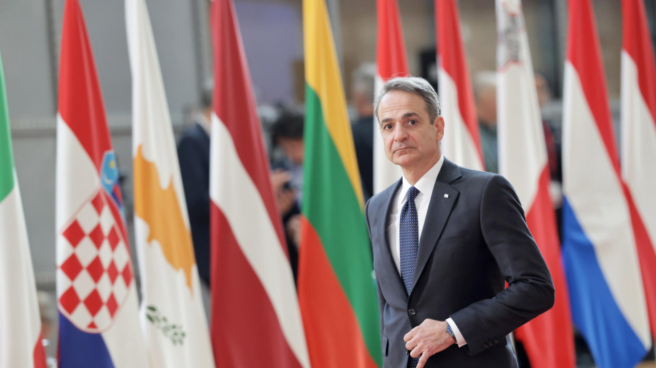 La Grecia vieta l'accesso ai social media ai minori di 15 anni a partire dal 2027