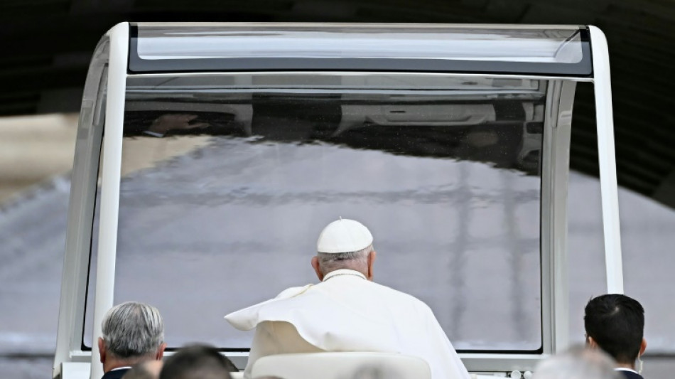 Un simple ata&uacute;d de madera, nuevo ritual de las exequias papales