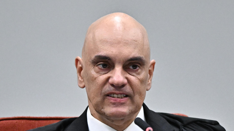 Moraes d&agrave; 24 ore ai legali di Bolsonaro per chiarire intervista