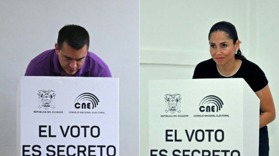 Ecuatorianos eligen presidente agobiados por la violencia narco