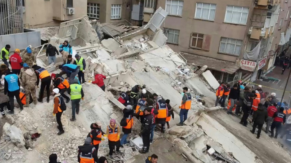 Mehr als 3800 Tote nach Erdbeben im t&uuml;rkisch-syrischen Grenzgebiet