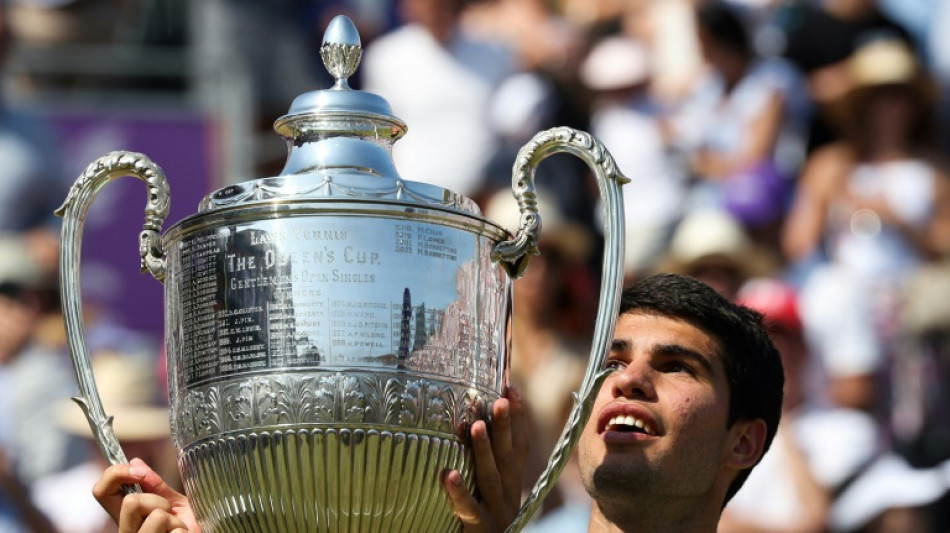 Alcaraz gana en Queen's y recupera el n&uacute;mero uno mundial