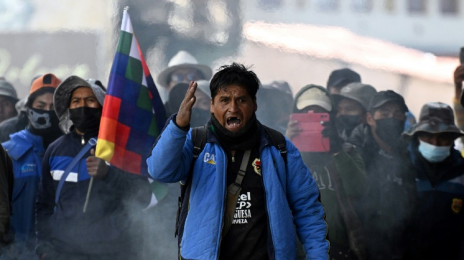 Miles marchan en Bolivia contra el gobierno, que eval&uacute;a decretar estado de excepci&oacute;n