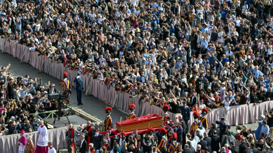 Franziskus' Leichnam in den Petersdom überführt - hunderttausende Trauernde erwartet