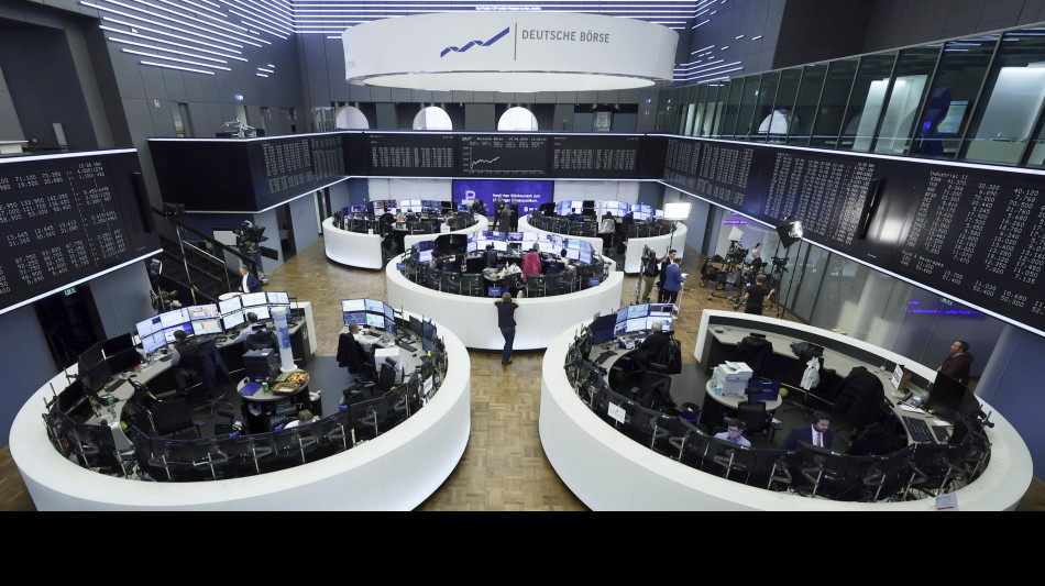 Borsa: l'Europa chiude in rosso, Francoforte gi&ugrave; del 2,29%