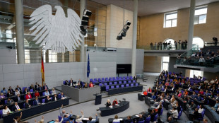 Schlagabtausch in Haushaltsdebatte - Opposition kritisiert "Verschiebebahnhof"