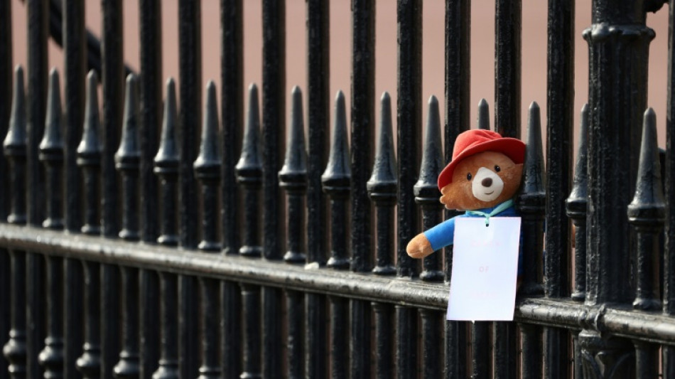 El oso Paddington, convertido en s&iacute;mbolo de los homenajes a Isabel II