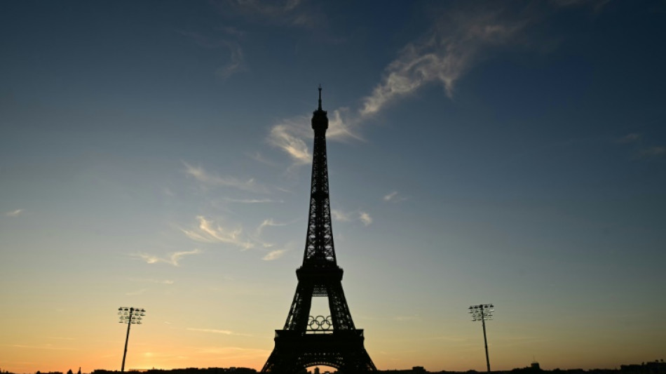 El brit&aacute;nico que escal&oacute; la Torre Eiffel tendr&aacute; que pagar una contribuci&oacute;n ciudadana