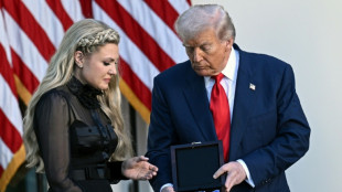 Trump condecora en una ceremonia p&oacute;stuma al "m&aacute;rtir" asesinado Kirk